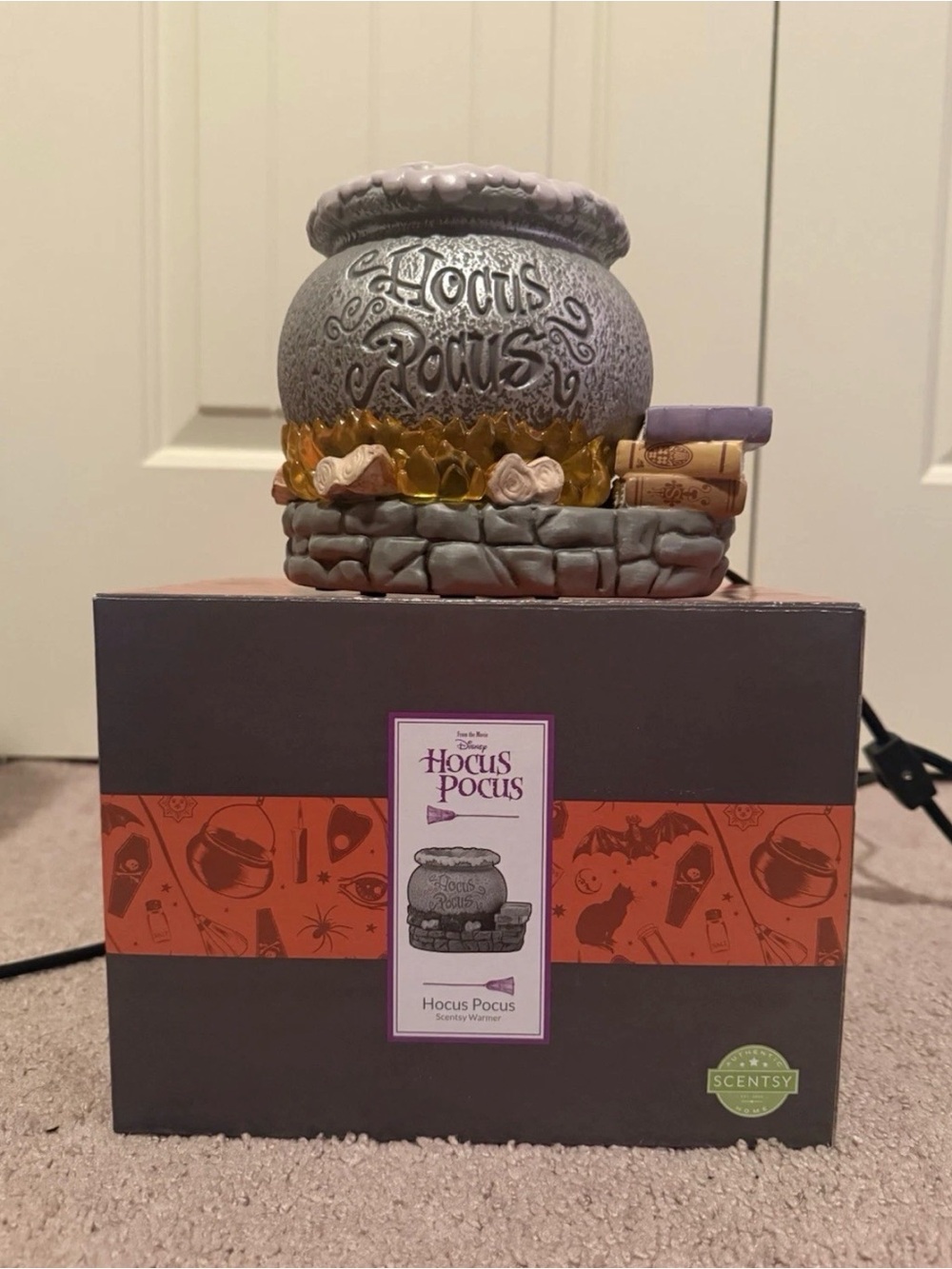 Scentsy Hocus Pocus Cauldron Warmer in Gray and Gold Accents